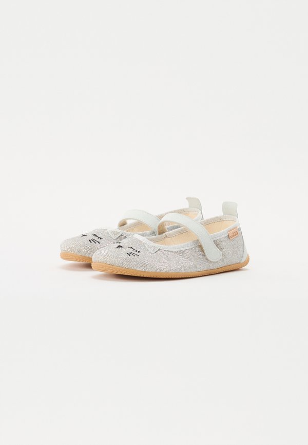 SCHLAFENDES KÄTZCHEN – Riemchenballerina – platin