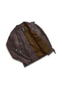 Giacca in pelle marrone con scollatura rotonda, tasche con zip e fodera in tessuto marrone. Texture liscia con zip a vista e cuciture minime.