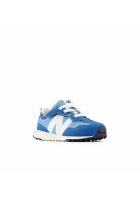 Sininen lasten lenkkari valkoisilla yksityiskohdilla, kangasvarsilla, nauhakiinnitys, kumipohja ja teksturoitu kulutuspinta pidon varmistamiseksi.