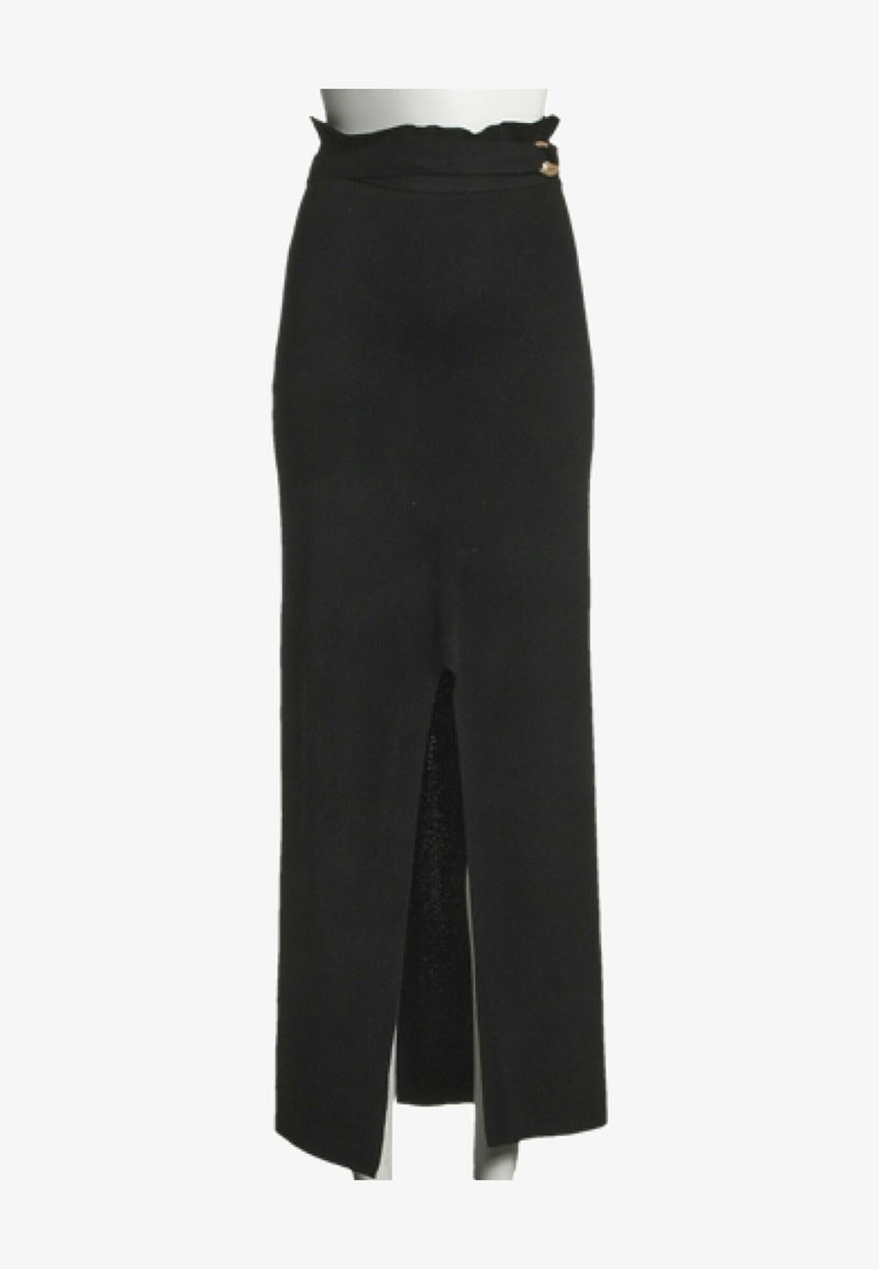 Longue jupe noire avec une fente à l'avant, taille haute froncée et deux petits boutons décoratifs sur le côté droit.