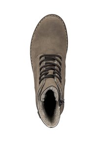 Bota de ante taupe con cordones negros, cremallera lateral y forro interior de pelusa, mostrada desde la vista superior sobre un fondo blanco.