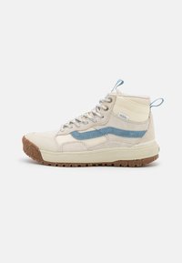 Høye sneakers i beige og lys blå. Laget av kanvas og semsket skinn med en teksturert gummisåle. Har snøring og hengslet stropp.