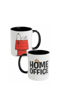 Tazza in ceramica, bianca con interno nero, presenta Snoopy da un lato e la scritta "HOME OFFICE" in bold nero dall'altro. Texture liscia.
