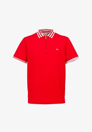 Rød poloshirt med lynlåshals, der har hvide og røde striber på ærmerne og et lille logo på brystet. Fremstillet af glat stof.