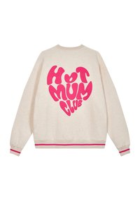 Világos bézs pulóver, melynek elején merész rózsaszín felirat olvasható: "HOT MUM CLUB" szív alakban, rózsaszín csíkos díszítéssel a mandzsettákon és az alján.
