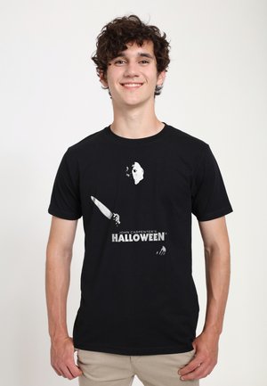 Henry Tiger, HALLOWEEN MICHAEL MYERS SILHOUETTE IN THE DARKNESS, czarny