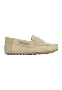 Mocasines de ante beige con punta redondeada, detalles de costura en la parte superior y suela de goma flexible. Presentan acentos de cuero y cordones.