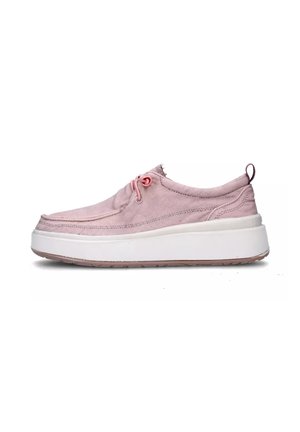 Sneaker in suede rosa con suola piatta bianca, punta tonda e lacci in una tonalità contrastante. Design minimalista con dettagli di cucitura sottili.
