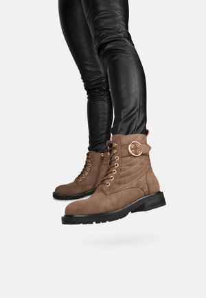 Posh by Poelman LOUA - Enkellaarsjes met plateauzool - middle brown