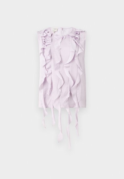 Top lavanda sem mangas, com tecido texturizado e detalhes em babados que caem à frente e nas laterais. Fecho com zíper nas costas.