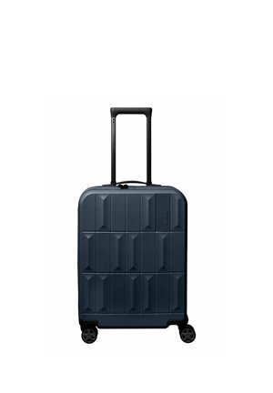 Valise rigide bleu foncé avec quatre roues noires pivotantes et une poignée télescopique noire entièrement déployée.