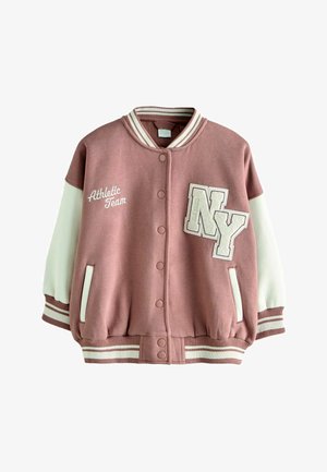 Športna jakna z roza trupom in belimi rokavi, na sprednji strani z napisom "Athletic Team" in velikim našitkom "NY".