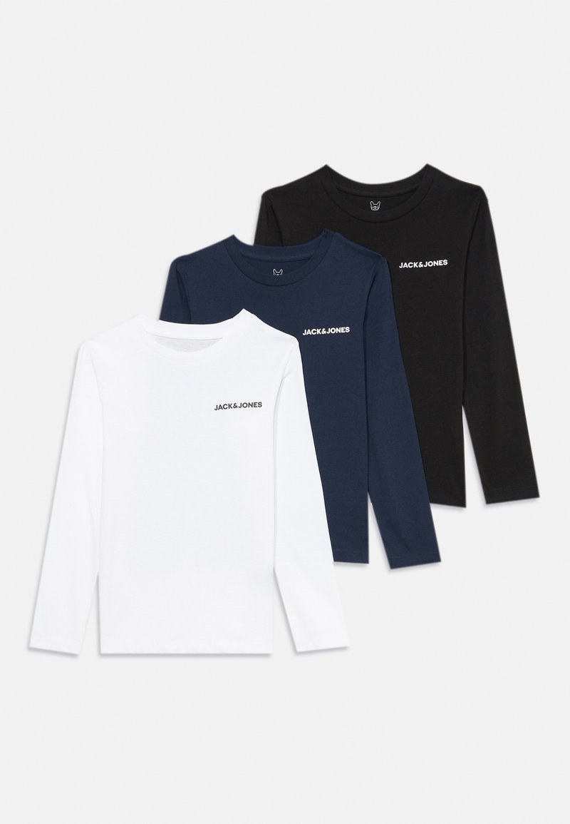 Drei Langarm-T-Shirts in Weiß, Marineblau und Schwarz. Jedes hat ein kleines, weißes Logo auf der Brust. Baumwollstoff mit Standardpassform.