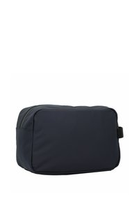 Neceser de viaje en color navy con forma rectangular, fabricado en tela suave. Cuenta con un cierre de cremallera y un asa lateral para facilitar el transporte.