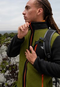 The North Face M YUMIORI FULL ZIP - Fliisjakk - forest olive/black/orange