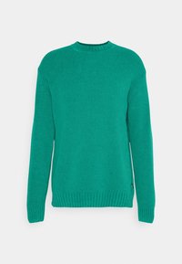 Tealgrön stickad tröja med rund halsringning, långa ärmar och ribbad nederkant. Har ett strukturerat material och en liten logotypetikett på sidan.