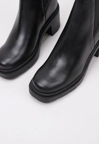 Sandra Fontán Botines con plataforma - black