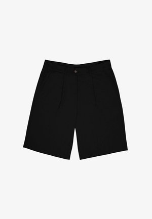 Sorte shorts lavet af stof med en glat tekstur, der har en frontknaplukning, to sidelommer og et plisseret design.
