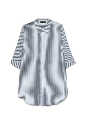 Chemise blanche à boutons avec des rayures verticales bleu marine, manches trois-quarts et col classique.