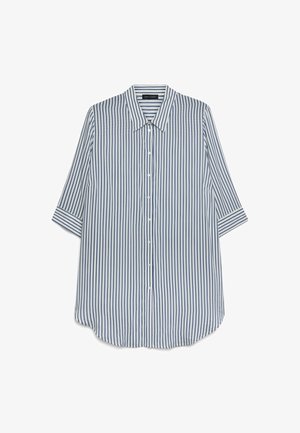 Biała koszula zapinana na guziki z pionowymi granatowymi paskami, rękawami do łokcia i klasycznym kołnierzykiem.