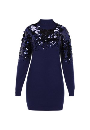 Rochie tricotată de culoare albastru marin, cu mânecă lungă și guler înalt, decorată cu paiete mari și strălucitoare pe umeri și partea superioară a pieptului.