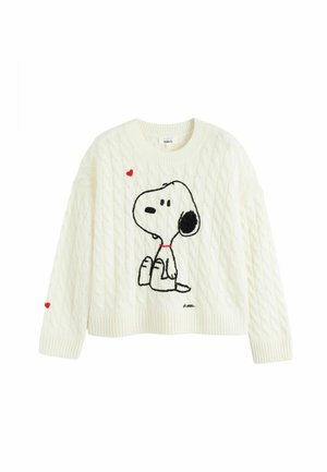 Witte kabelgebreide sweater met een geborduurd Snoopy-design en rode hartaccenten op de mouwen. Zachte textuur en een relaxte fit.