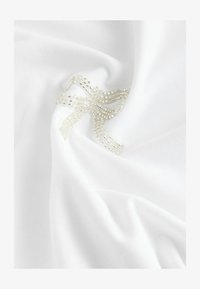 Unausgewählt, white