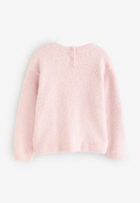 Helles rosa, flauschiges Sweatshirt mit rundem Ausschnitt und dreiknöpfigem Verschluss auf der Rückseite. Lange Ärmel mit lockerer Passform.