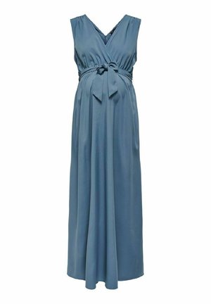 Niebieska sukienka ciążowa maxi bez rękawów z dekoltem w serek i kokardą wiązaną w talii, z plisami poniżej biustu dla dodatkowej elastyczności i wygody.