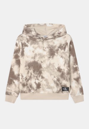 Hættetrøje med beige og brun tie-dye mønster, ribbet ærmegab og kant samt lille sort Calvin Klein logo-patch på den nederste front.