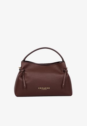 Borsa a tracolla in pelle marrone scuro con texture, con un manico superiore singolo, dettagli con cinturino laterale e logo dorato "ERMANNO FIRENZE" sulla parte anteriore.