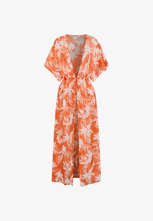 Kimono transparente naranja con estampado de follaje blanco, presenta mangas anchas, un escote en V profundo y una cintura ceñida. Diseño ligero y fluido.