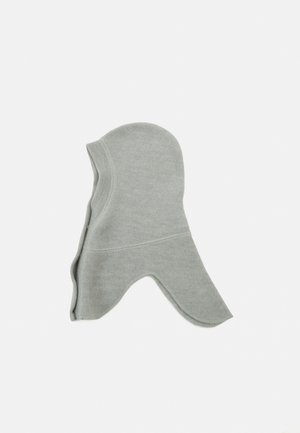 Hallhudur halli fliis balaklava siledat tekstuuriga, ümaral tipul ja avadega näo jaoks. Omab õmblusõmblusi, et suurendada vastupidavust.