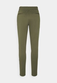 Pantalons de jogging vert olive en tissu doux avec une taille élastique, deux poches arrière et des jambes effilées pour un ajustement confortable.