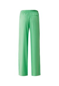 Groene, relaxte broek van lichtgewicht stof. Voorzien van een elastische tailleband, twee achterzakken en een recht model.