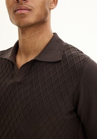 Oscar Jacobson MIRZA - Polo shirt - brown elk