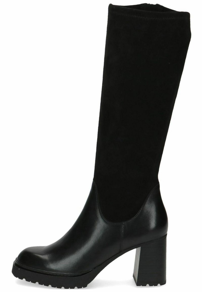 Bota negra hasta la rodilla que combina cuero y ante, con un tacón grueso y suela texturizada. Acabado suave con un diseño elegante.