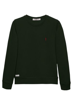 Sweat-shirt vert foncé à manches longues et col rond avec petit logo rouge brodé sur la poitrine et étiquette de marque près de l'ourlet.
