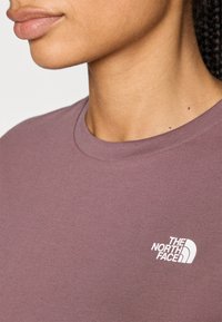 The North Face SIMPLE DOME SLIM TEE - Basic T-shirt - tawny quartz