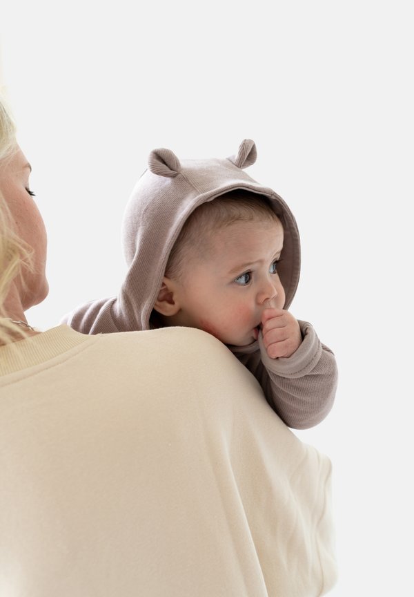 ERSTAUSSTATTUNG - Anzug