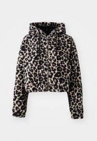 Krojena kapuljača od mekog umjetnog krzna s bež osnovnom bojom i crnim leopard mrljama. Ima patentni zatvarač sprijeda i vezice na kapuljači.