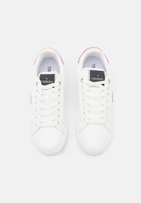 Trussardi white sneakers with pink accents, flat laces, flat rubber soles, leather-like material, and logo on the tongue.
