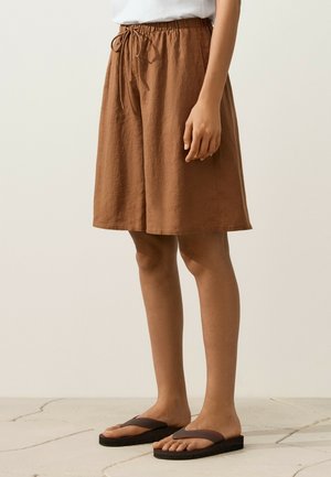 OYSHO, MIDI BERMUDA - Short - light brown