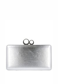 Bolso de mano rectangular metálico plateado con superficie texturizada, que cuenta con un cierre doble circular en la parte superior. Diseño compacto adecuado para lo esencial.