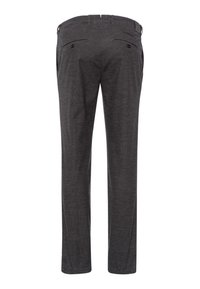 Pantalon de costume homme gris foncé avec passants de ceinture, deux poches arrière boutonnées et coupe droite, vu de dos.
