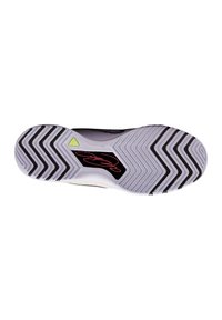 La suola della scarpa presenta un motivo a zigzag, principalmente bianco con dettagli neri e un triangolo giallo. Include un logo distintivo rosso.