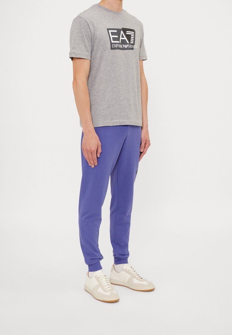 EA7 Emporio Armani Camiseta estampada - grey