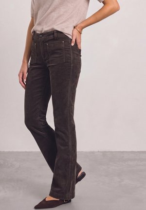 Street One, HIGH WAIST BOOTCUT HOSE IM SLIM FIT - Pantalon classique - brown
