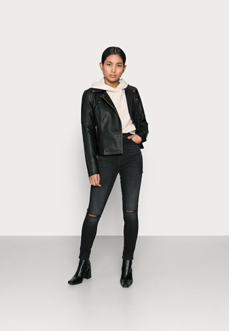 Blugi skinny fit