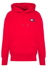 Felpa con cappuccio rosso realizzata in tessuto morbido, dotata di una tasca a marsupio frontale, polsini a coste e una piccola etichetta con logo sul petto.